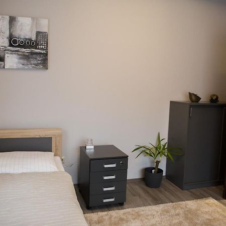 Kikelet Apartman Lejlighed Szombathely Eksteriør billede