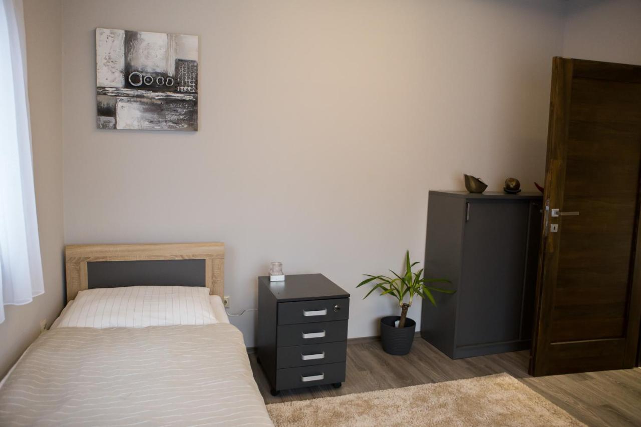 Kikelet Apartman Lejlighed Szombathely Eksteriør billede